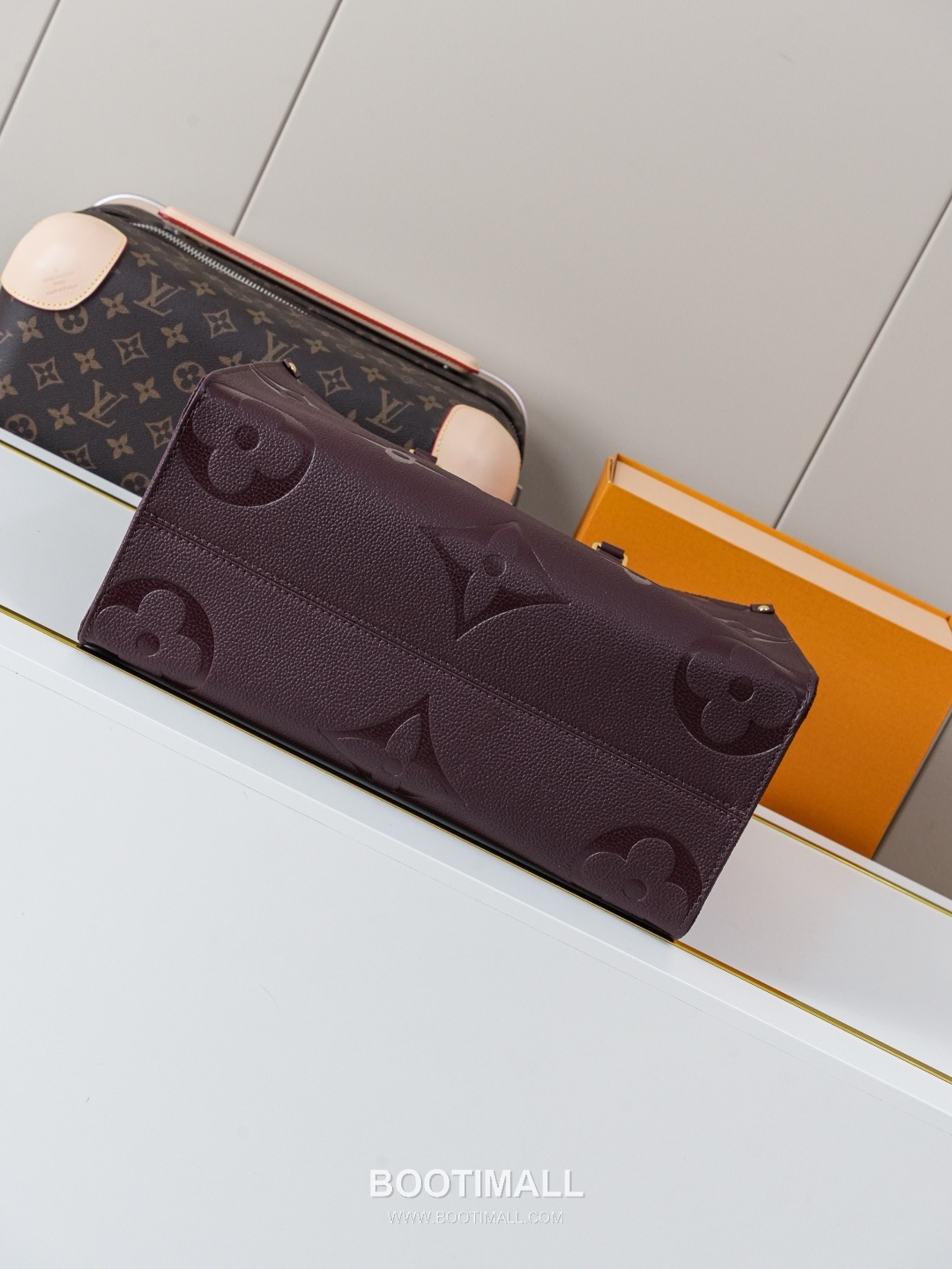 Louis Vuitton OnTheGo MM Monogram Empreinte Tote Bag 루이비통 온더고 MM 모노그램 앙프렝뜨 토트백 M12967 35cm 5