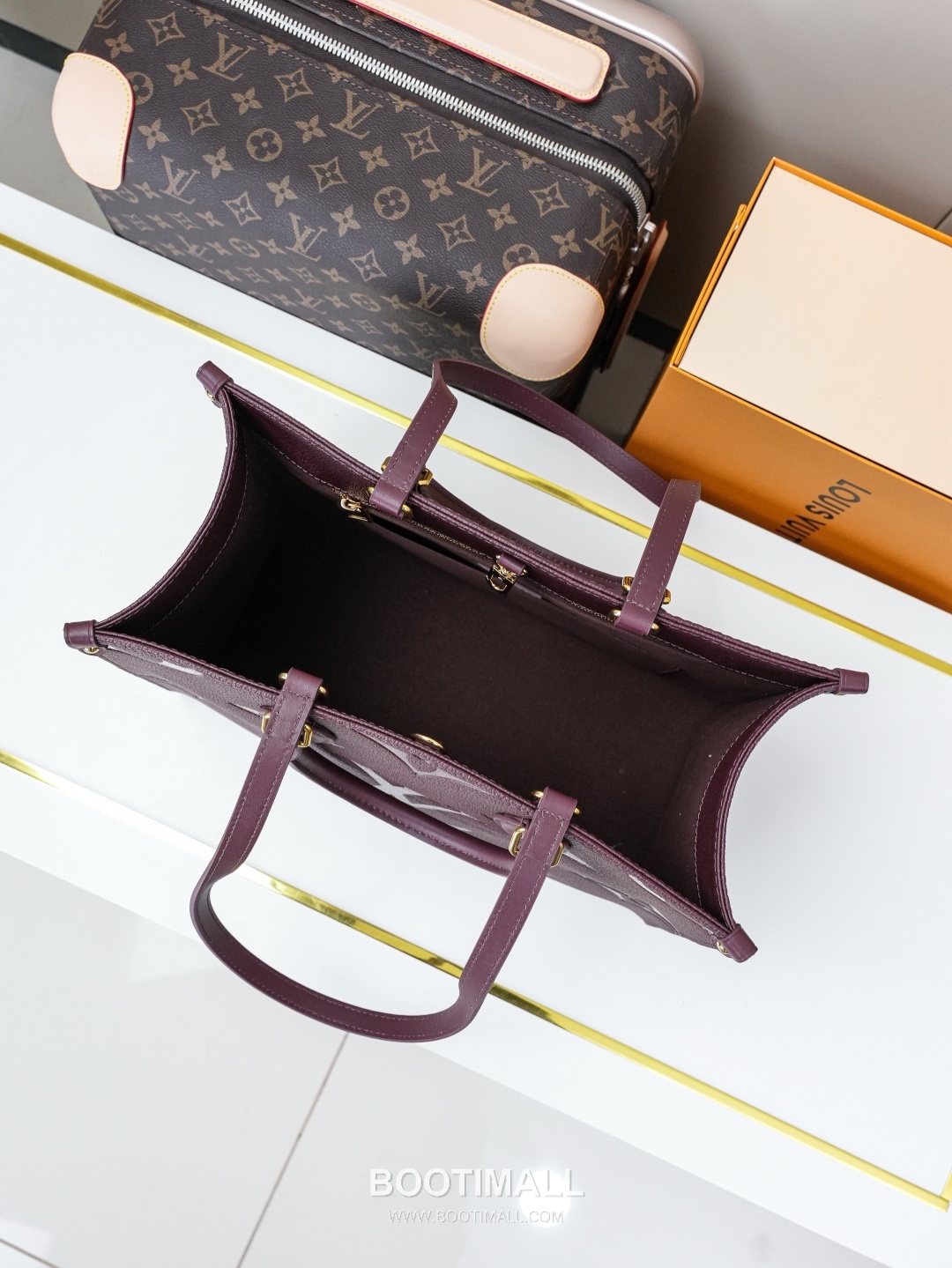 Louis Vuitton OnTheGo MM Monogram Empreinte Tote Bag 루이비통 온더고 MM 모노그램 앙프렝뜨 토트백 M12967 35cm 7