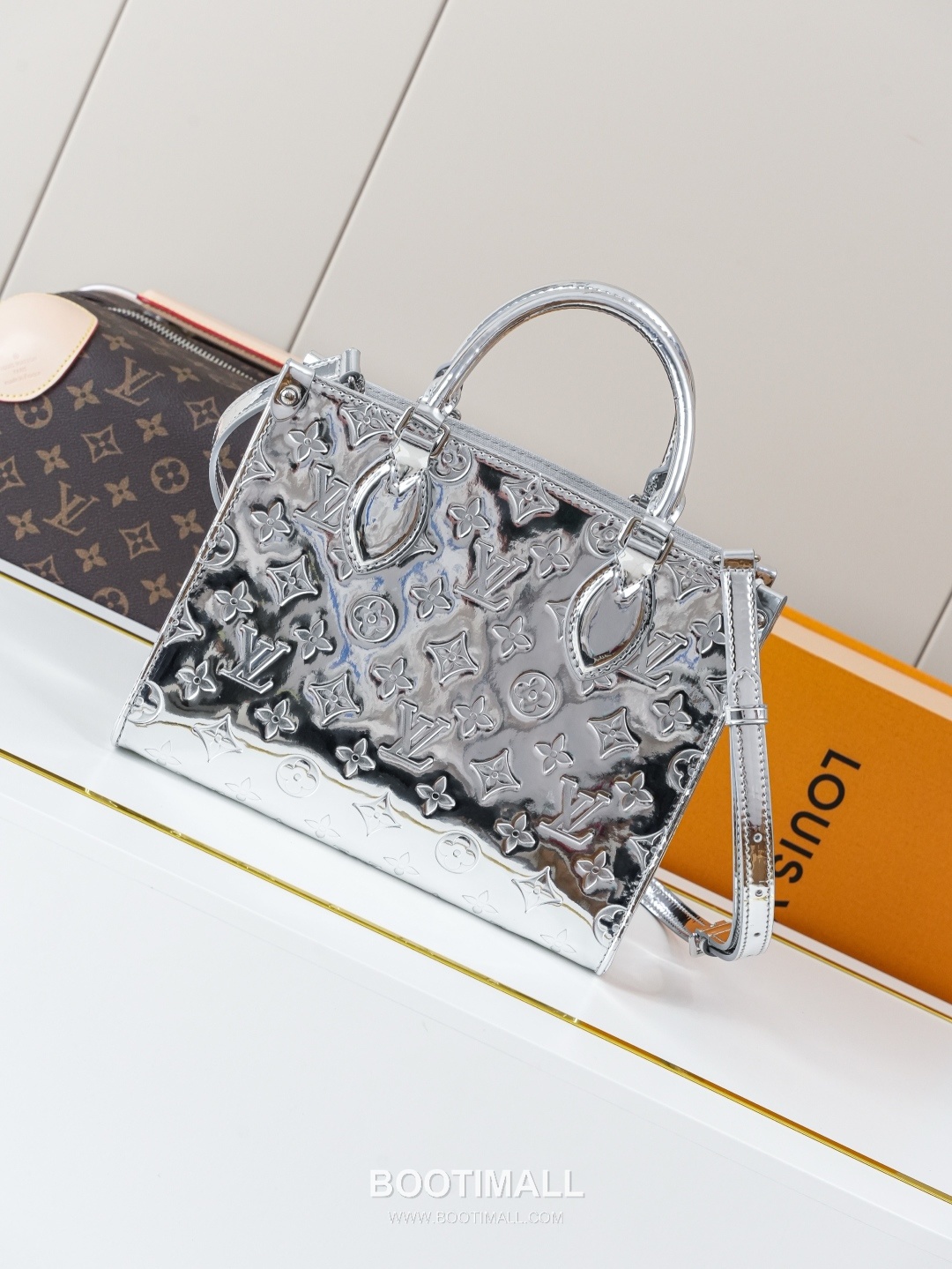 Louis Vuitton OnTheGo PM Monogram Miroir Tote Bag 루이비통 온더고 PM 모노그램 미로아 토트백 M26373 25cm 1