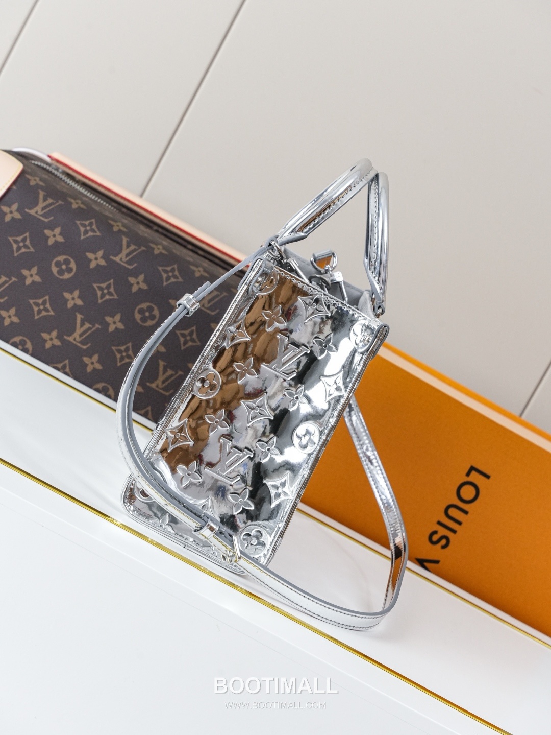 Louis Vuitton OnTheGo PM Monogram Miroir Tote Bag 루이비통 온더고 PM 모노그램 미로아 토트백 M26373 25cm 2
