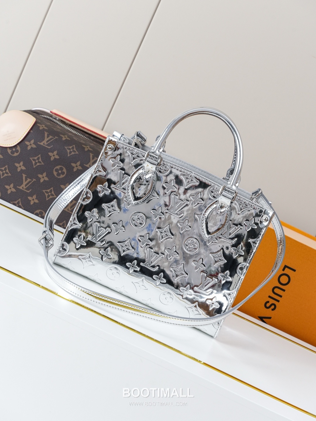 Louis Vuitton OnTheGo PM Monogram Miroir Tote Bag 루이비통 온더고 PM 모노그램 미로아 토트백 M26373 25cm 3