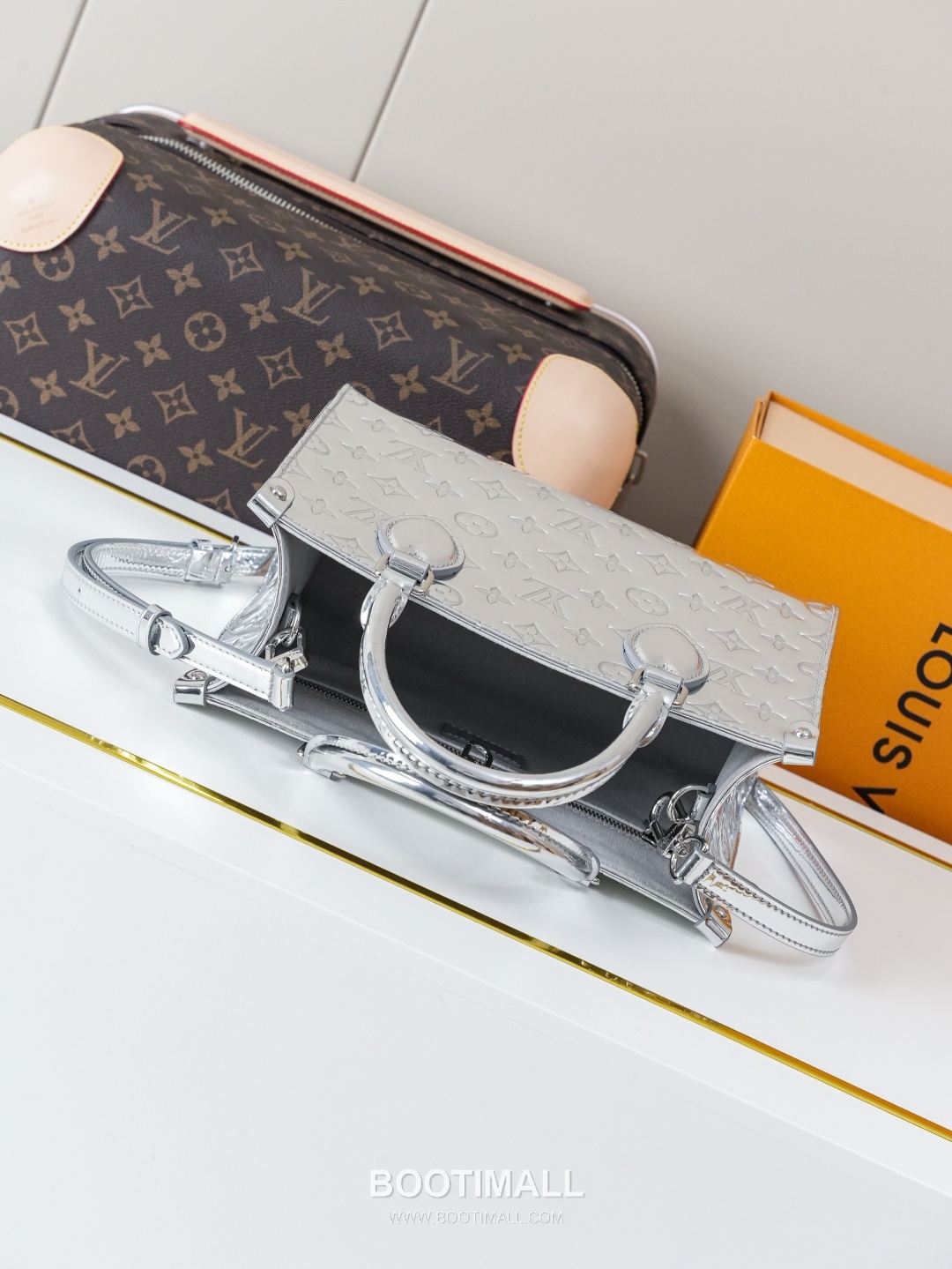 Louis Vuitton OnTheGo PM Monogram Miroir Tote Bag 루이비통 온더고 PM 모노그램 미로아 토트백 M26373 25cm 4