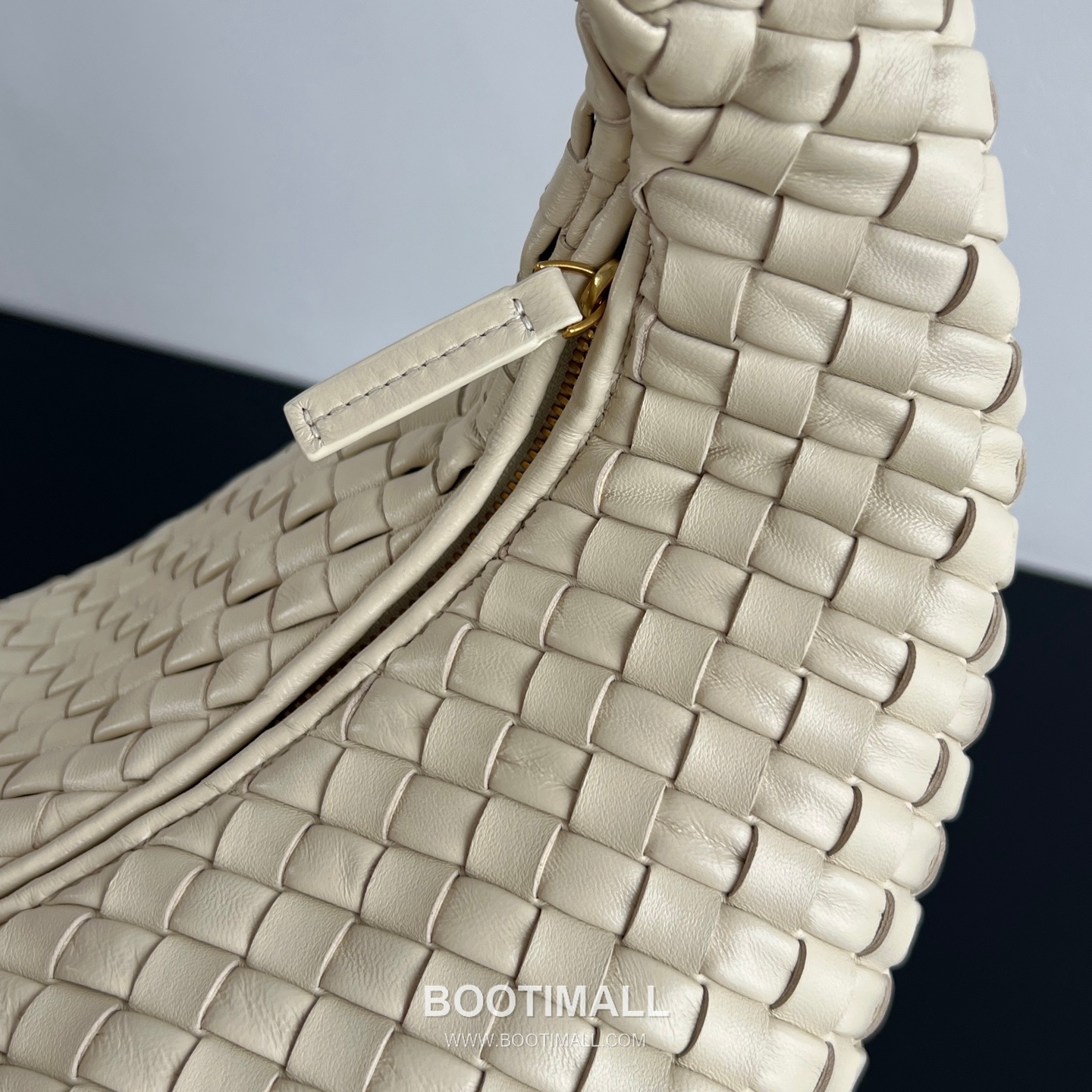 Bottega Veneta Intrecciato Nappa Hobo Shoulder Bag 보테가베네타 인트레치아토 나파 호보 숄더백 59cm 5