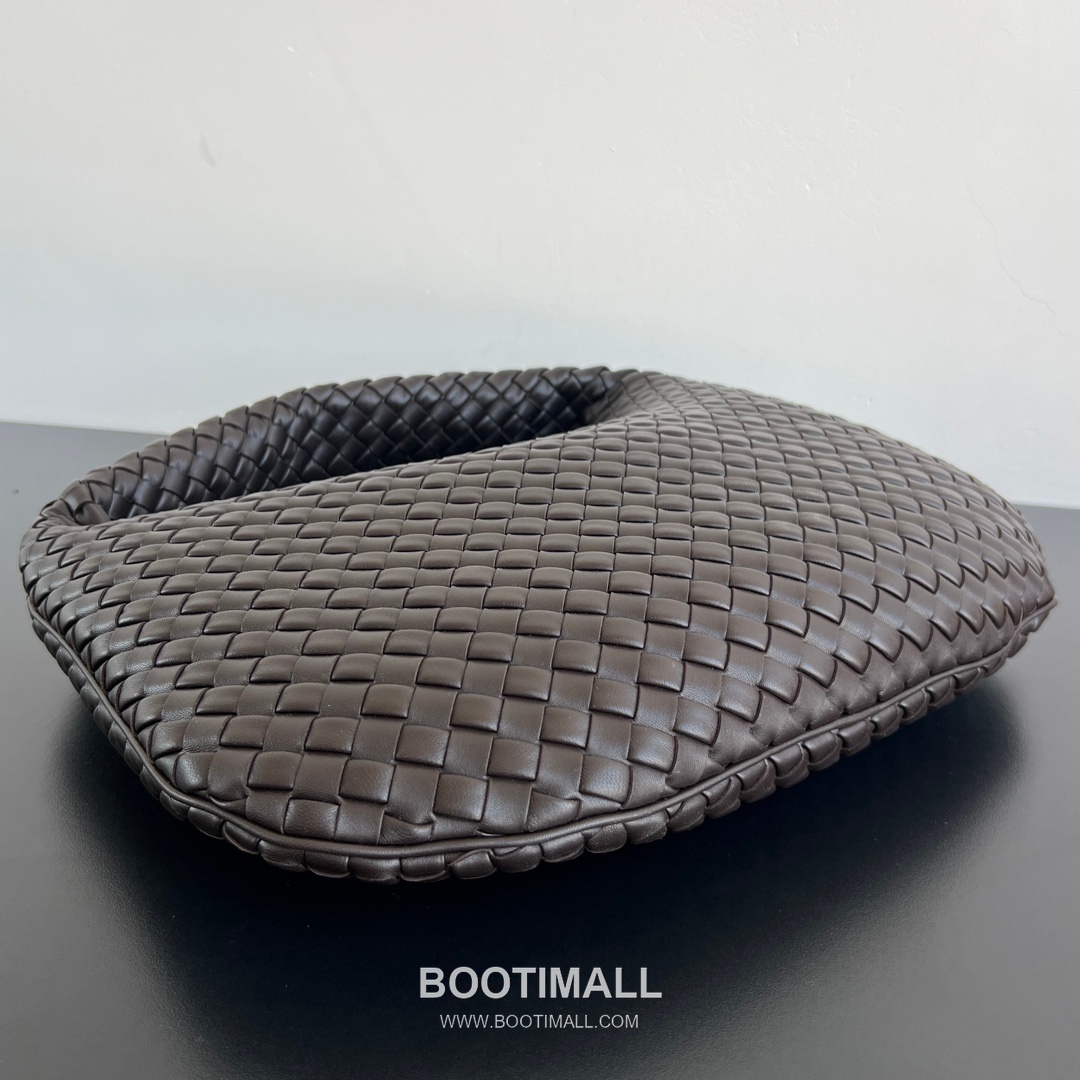 Bottega Veneta Veneta Intrecciato Nappa Hobo Shoulder Bag 보테가베네타 베네타 인트레치아토 나파 호보 숄더백 44cm 3