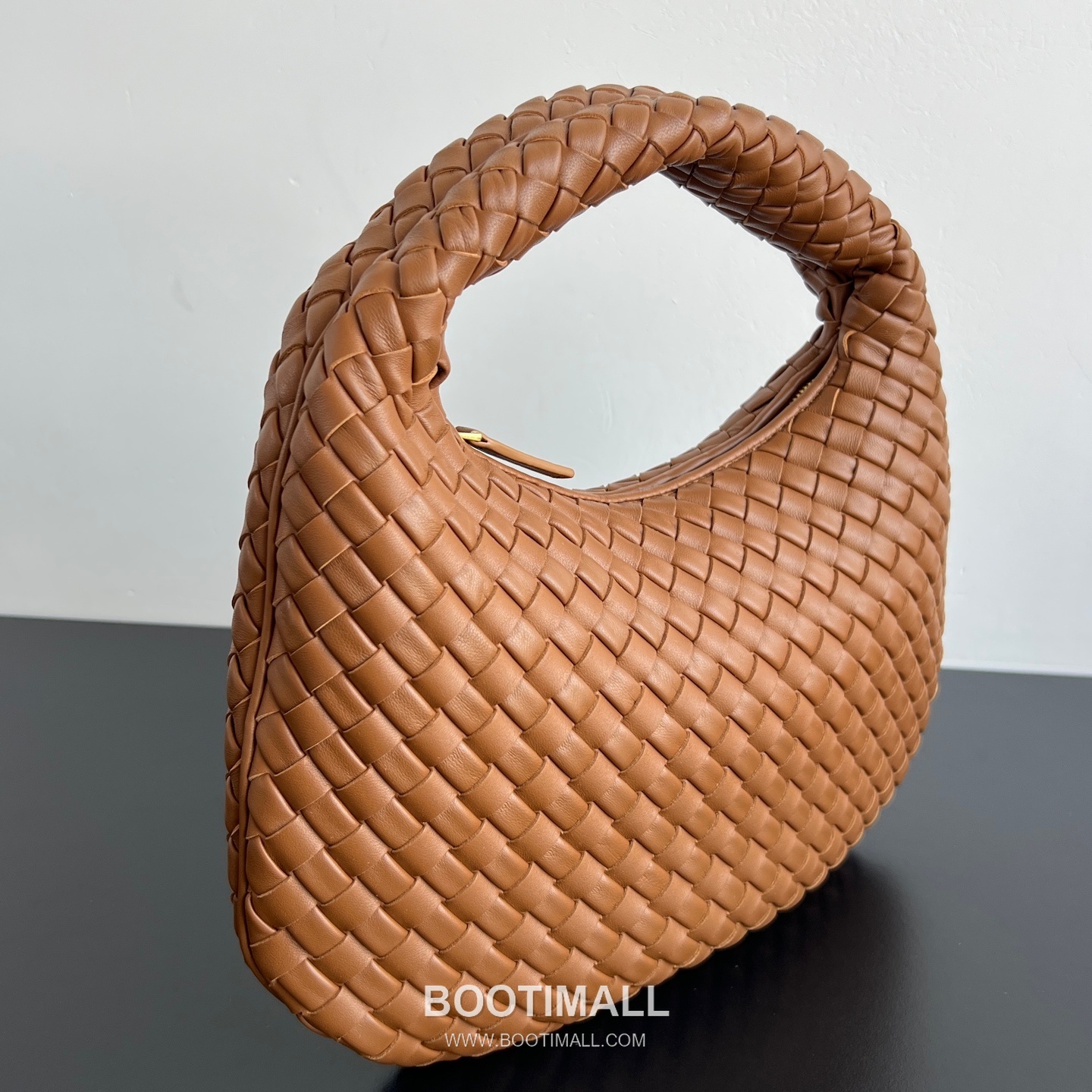 Bottega Veneta Veneta Intrecciato Nappa Hobo Shoulder Bag 보테가베네타 베네타 인트레치아토 나파 호보 숄더백 44cm 2