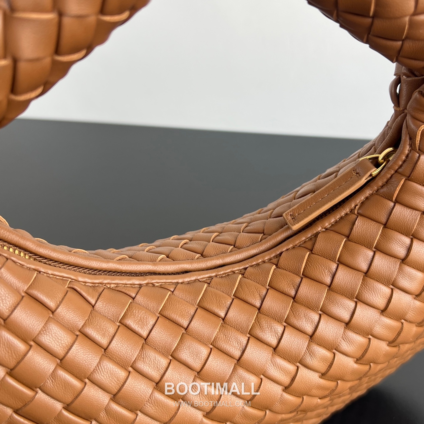 Bottega Veneta Veneta Intrecciato Nappa Hobo Shoulder Bag 보테가베네타 베네타 인트레치아토 나파 호보 숄더백 44cm 5