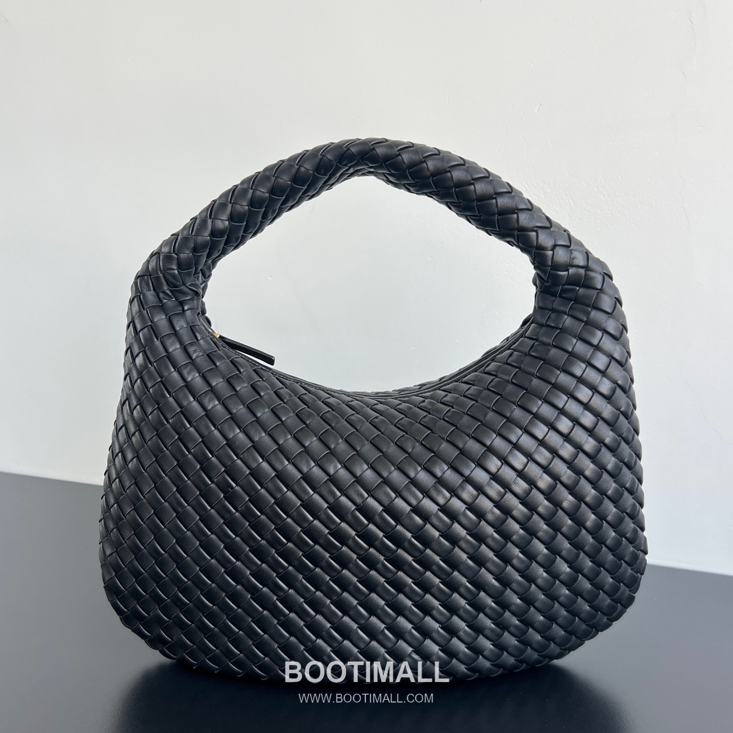 Bottega Veneta Veneta Intrecciato Nappa Hobo Shoulder Bag 보테가베네타 베네타 인트레치아토 나파 호보 숄더백 44cm 1