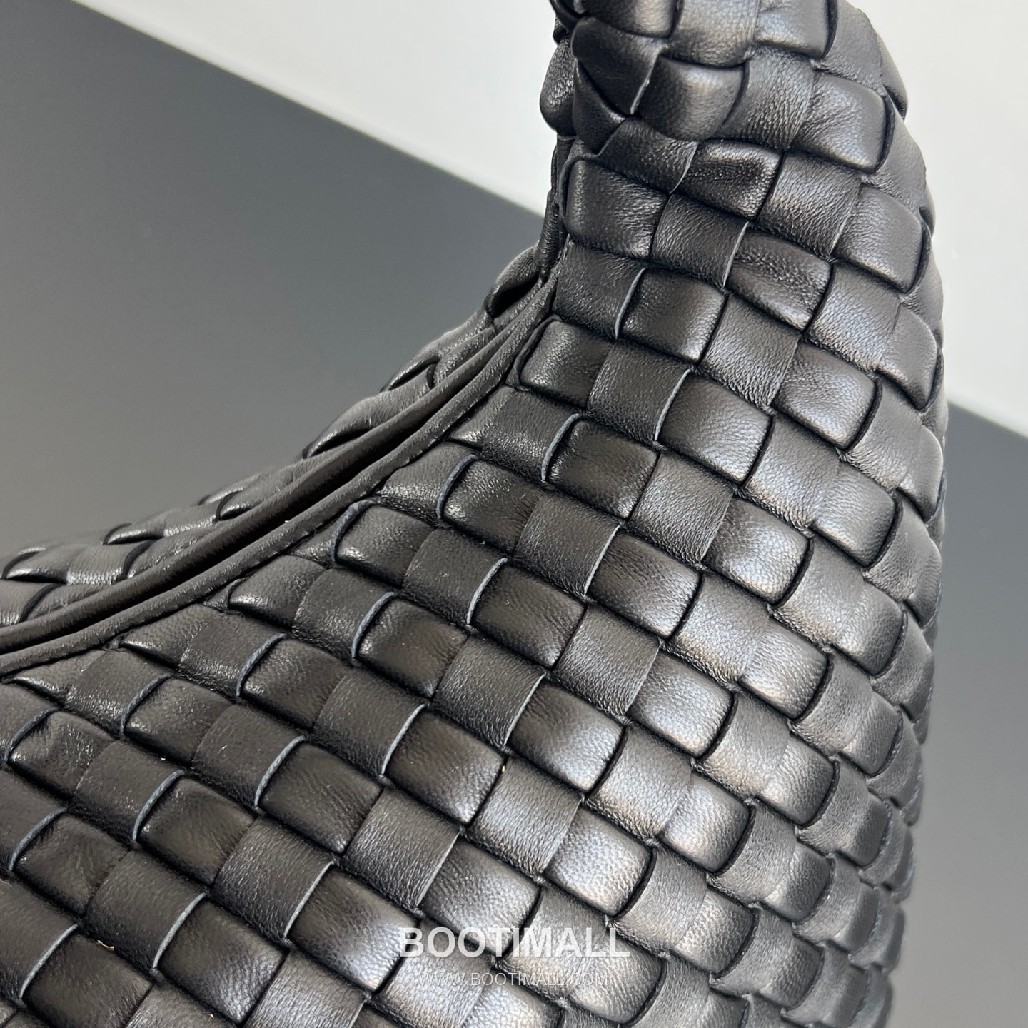 Bottega Veneta Veneta Intrecciato Nappa Hobo Shoulder Bag 보테가베네타 베네타 인트레치아토 나파 호보 숄더백 44cm 4