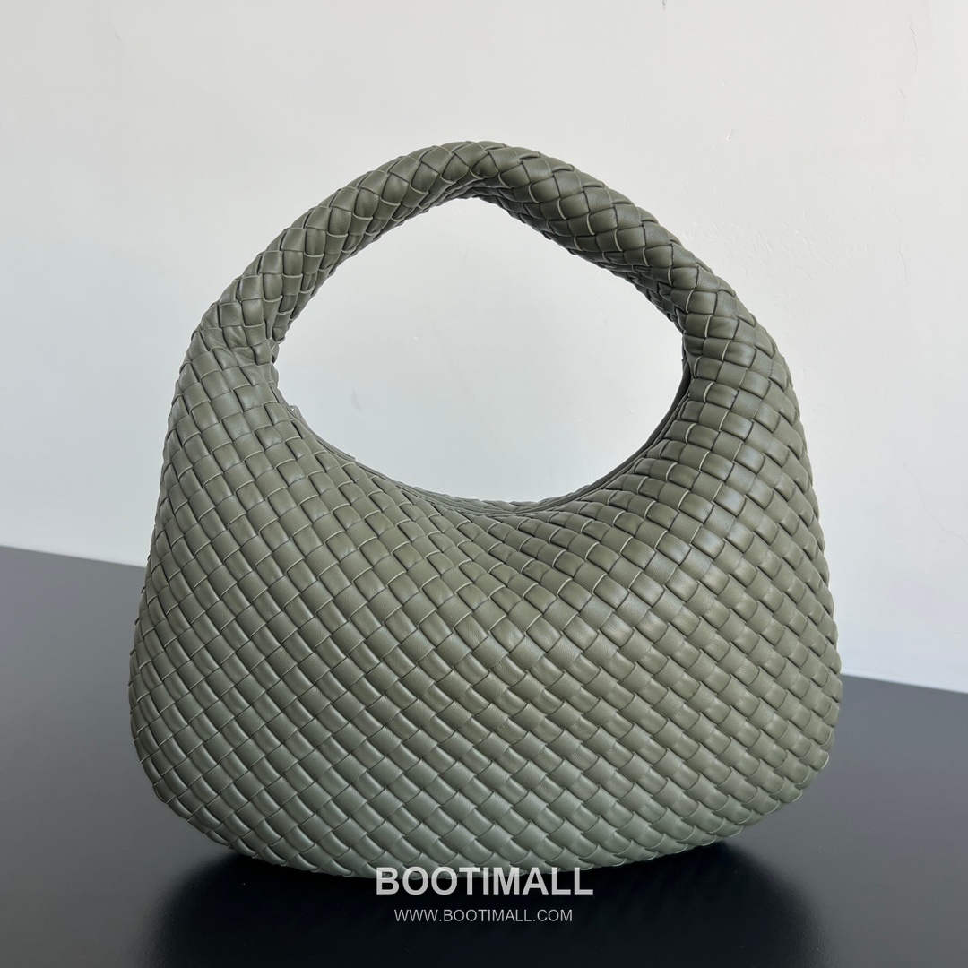 Bottega Veneta Veneta Intrecciato Nappa Hobo Shoulder Bag 보테가베네타 베네타 인트레치아토 나파 호보 숄더백 44cm 1