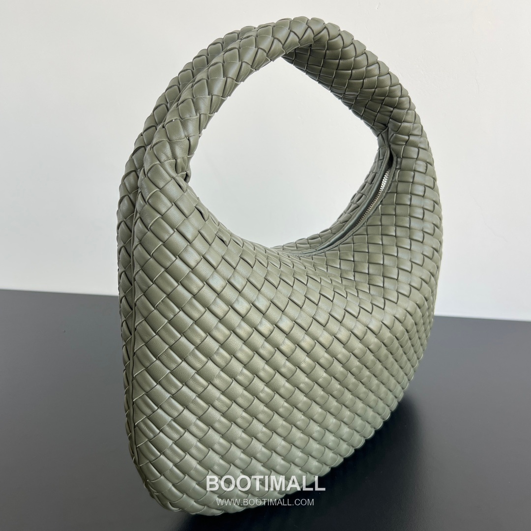Bottega Veneta Veneta Intrecciato Nappa Hobo Shoulder Bag 보테가베네타 베네타 인트레치아토 나파 호보 숄더백 44cm 2