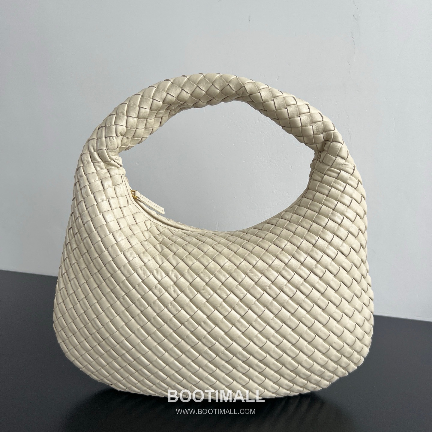 Bottega Veneta Veneta Intrecciato Nappa Hobo Shoulder Bag 보테가베네타 베네타 인트레치아토 나파 호보 숄더백 44cm 1