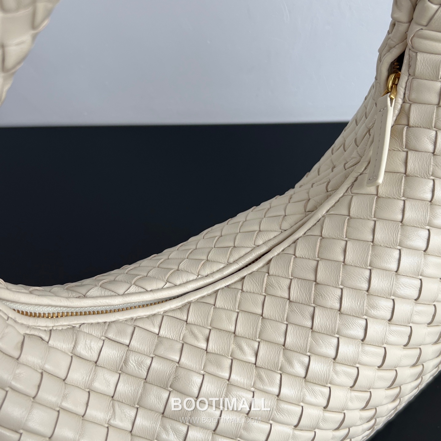 Bottega Veneta Veneta Intrecciato Nappa Hobo Shoulder Bag 보테가베네타 베네타 인트레치아토 나파 호보 숄더백 44cm 4