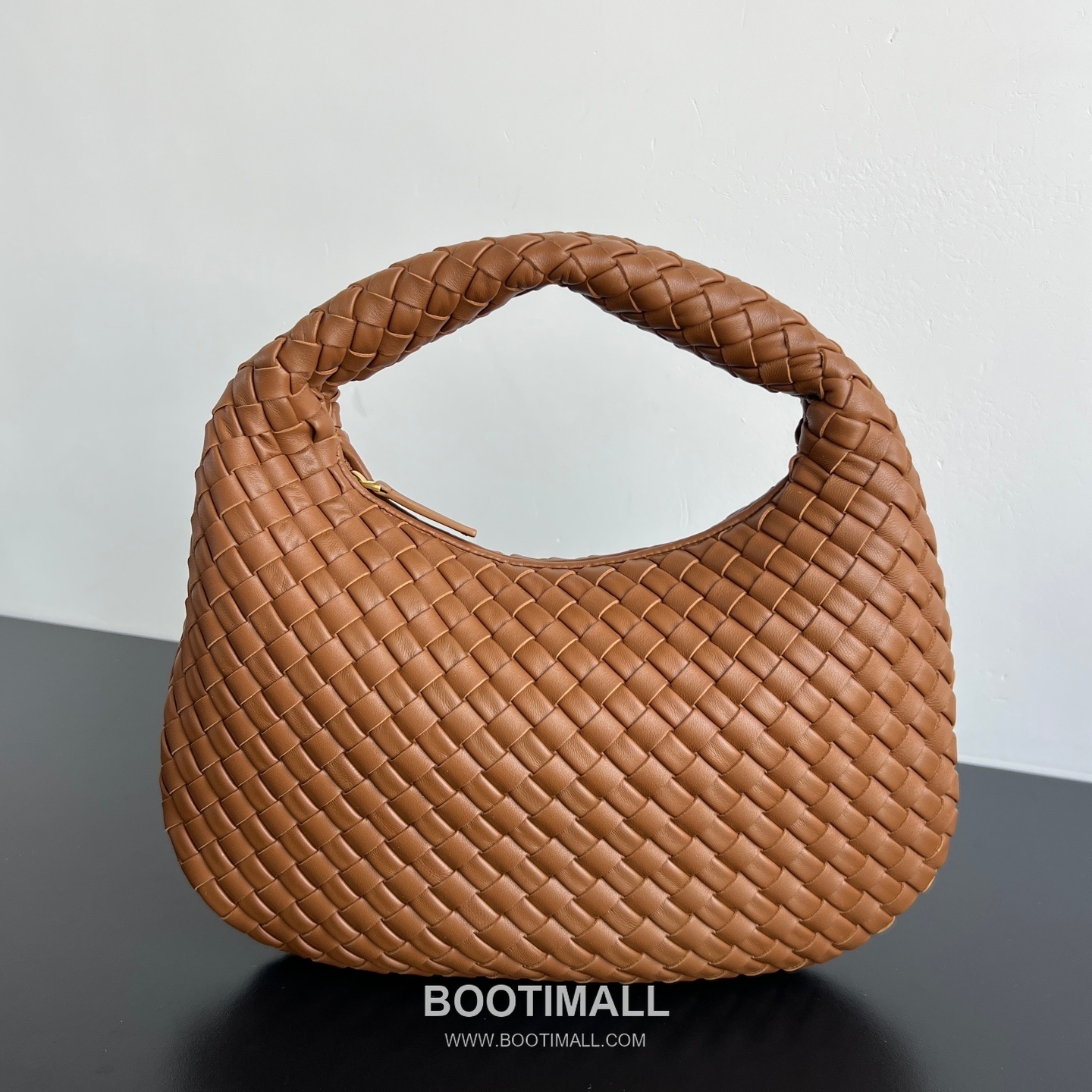 Bottega Veneta Veneta Intrecciato Nappa Hobo Shoulder Bag 보테가베네타 베네타 인트레치아토 나파 호보 숄더백 35cm 1