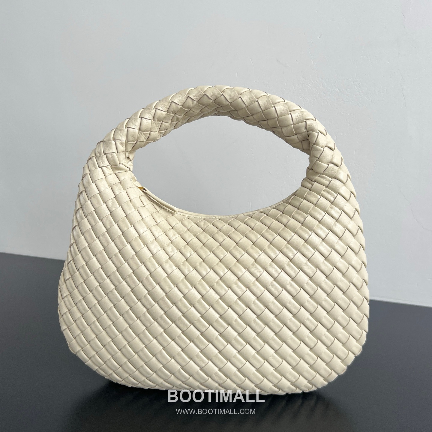 Bottega Veneta Veneta Intrecciato Nappa Hobo Shoulder Bag 보테가베네타 베네타 인트레치아토 나파 호보 숄더백 35cm 1