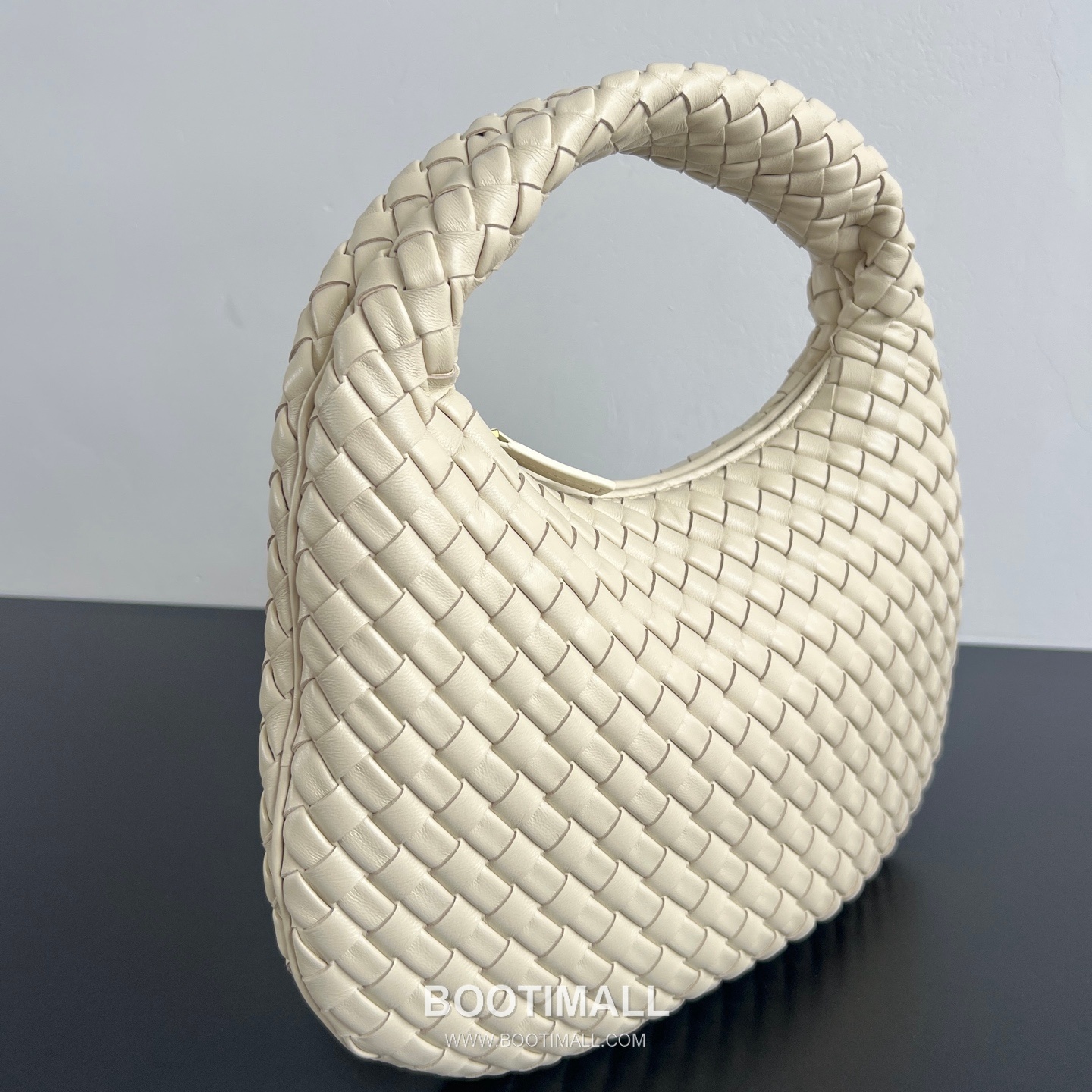 Bottega Veneta Veneta Intrecciato Nappa Hobo Shoulder Bag 보테가베네타 베네타 인트레치아토 나파 호보 숄더백 35cm 2