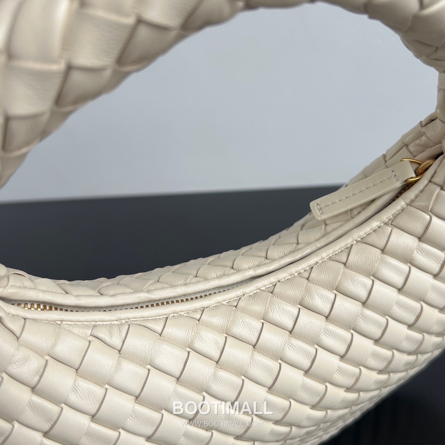 Bottega Veneta Veneta Intrecciato Nappa Hobo Shoulder Bag 보테가베네타 베네타 인트레치아토 나파 호보 숄더백 35cm 4