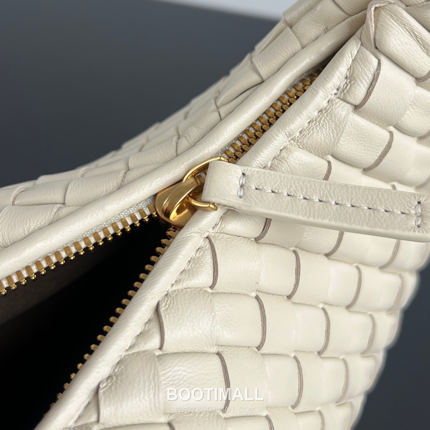 Bottega Veneta Veneta Intrecciato Nappa Hobo Shoulder Bag 보테가베네타 베네타 인트레치아토 나파 호보 숄더백 35cm 6