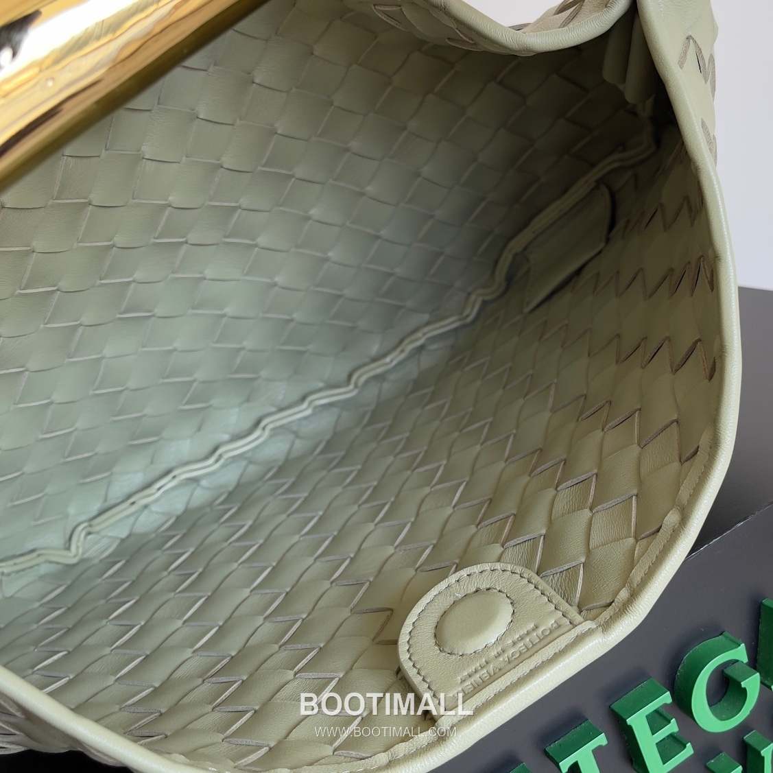 Bottega Veneta Sardine Intrecciato Nappa Leather Top Handle Bag 보테가베네타 사르딘 인트레치아토 나파 탑핸들백 36cm 7