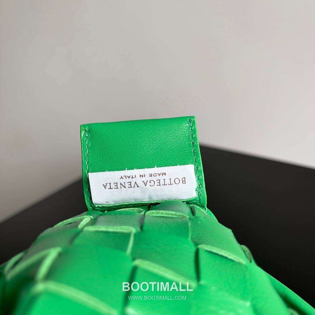 Bottega Veneta Sardine Intrecciato Nappa Leather Top Handle Bag 보테가베네타 사르딘 인트레치아토 나파 탑핸들백 36cm 9