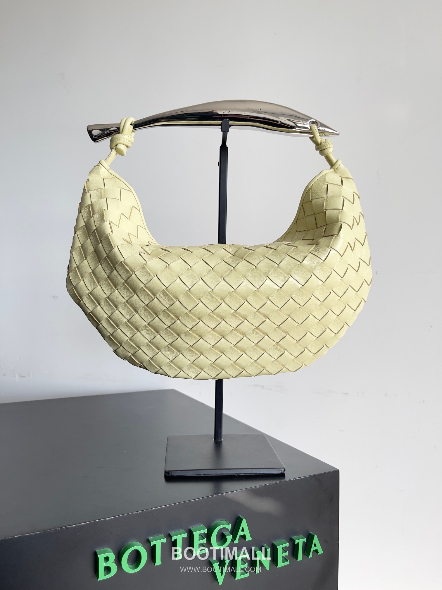 Bottega Veneta Sardine Intrecciato Nappa Leather Top Handle Bag 보테가베네타 사르딘 인트레치아토 나파 탑핸들백 36cm 1