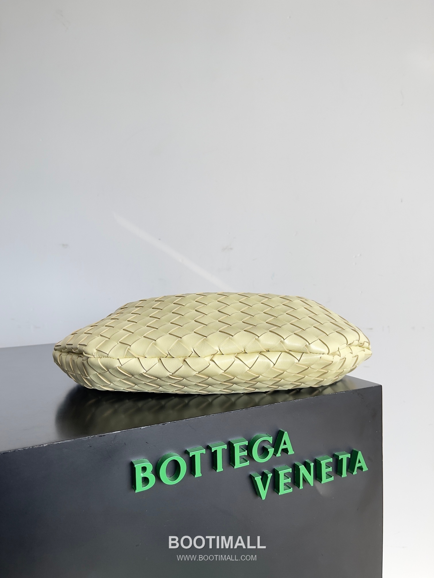 Bottega Veneta Sardine Intrecciato Nappa Leather Top Handle Bag 보테가베네타 사르딘 인트레치아토 나파 탑핸들백 36cm 2