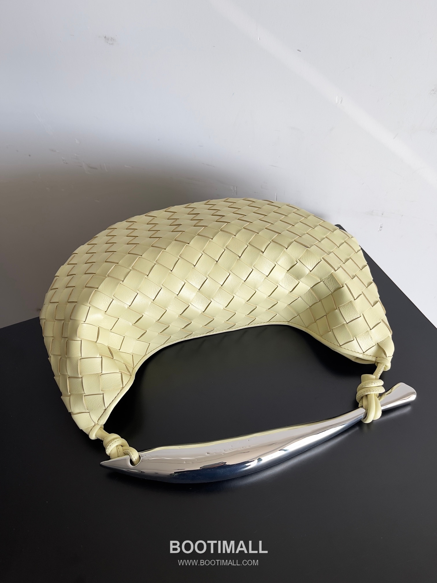 Bottega Veneta Sardine Intrecciato Nappa Leather Top Handle Bag 보테가베네타 사르딘 인트레치아토 나파 탑핸들백 36cm 3