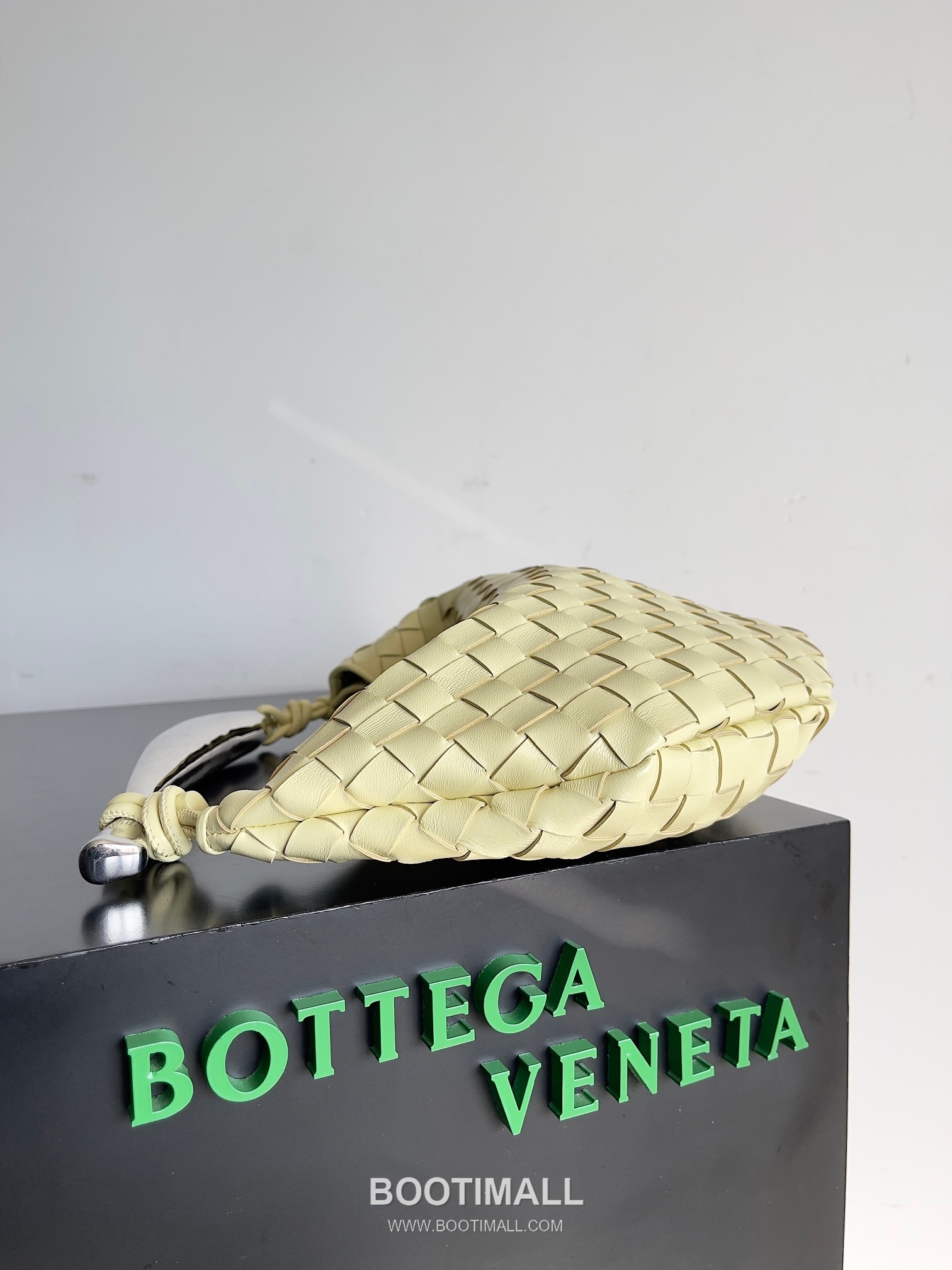Bottega Veneta Sardine Intrecciato Nappa Leather Top Handle Bag 보테가베네타 사르딘 인트레치아토 나파 탑핸들백 36cm 4