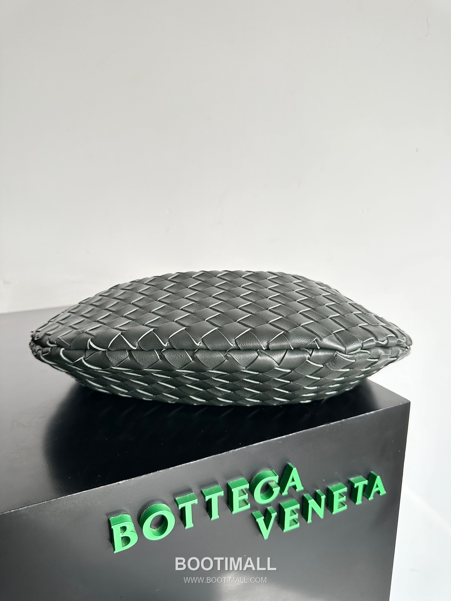Bottega Veneta Sardine Intrecciato Nappa Leather Top Handle Bag 보테가베네타 사르딘 인트레치아토 나파 탑핸들백 36cm 4