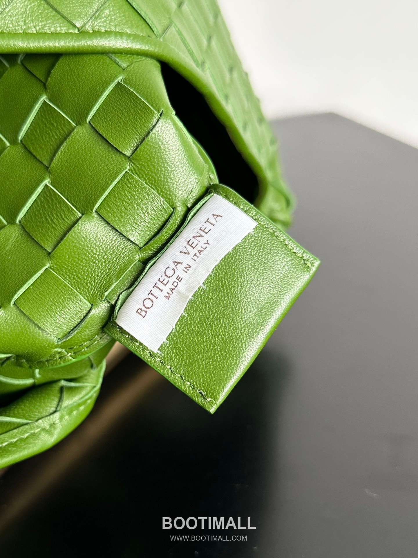 Bottega Veneta Sardine Intrecciato Nappa Leather Top Handle Bag 보테가베네타 사르딘 인트레치아토 나파 탑핸들백 36cm 9