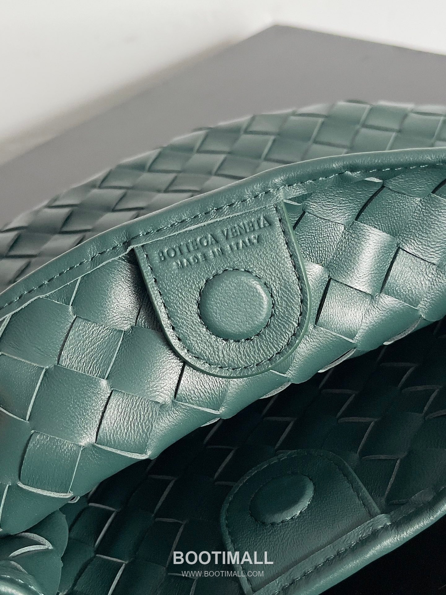 Bottega Veneta Sardine Intrecciato Nappa Leather Top Handle Bag 보테가베네타 사르딘 인트레치아토 나파 탑핸들백 36cm 9