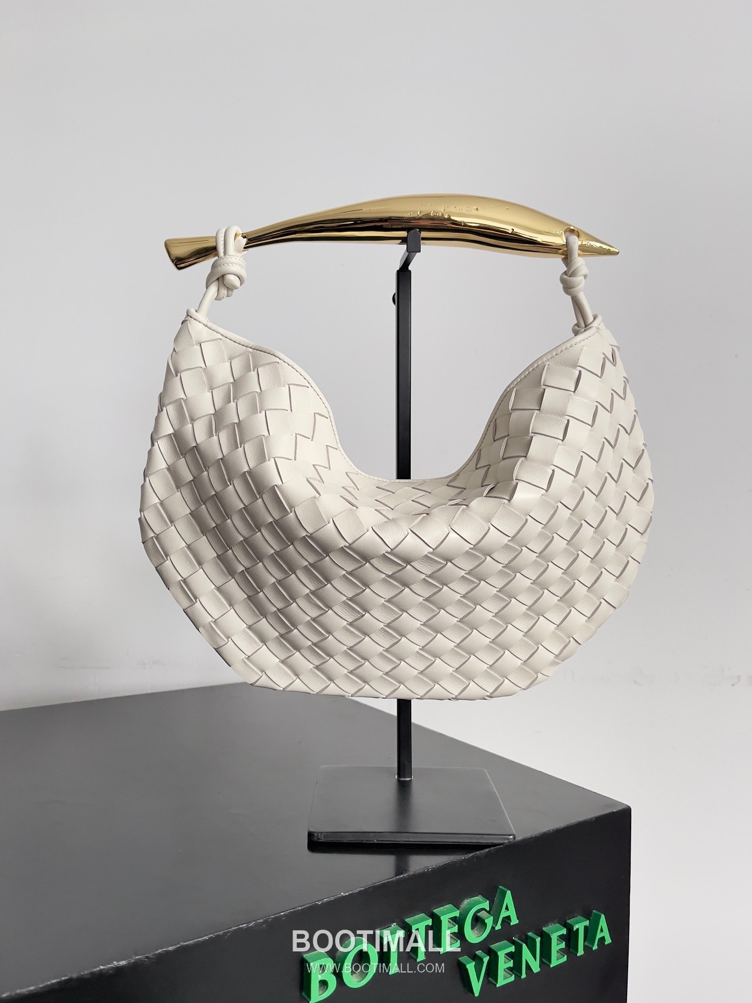 Bottega Veneta Sardine Intrecciato Nappa Leather Top Handle Bag 보테가베네타 사르딘 인트레치아토 나파 탑핸들백 36cm 1