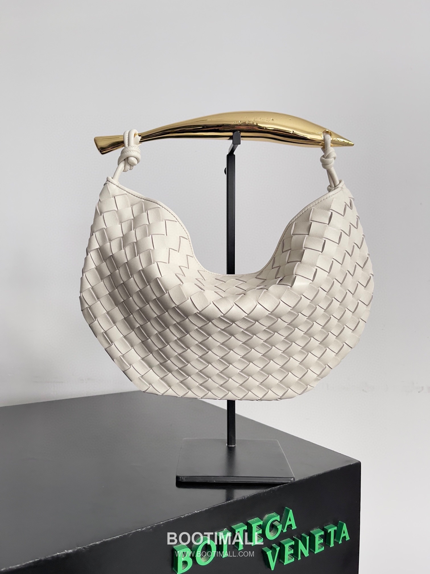 Bottega Veneta Sardine Intrecciato Nappa Leather Top Handle Bag 보테가베네타 사르딘 인트레치아토 나파 탑핸들백 36cm 3