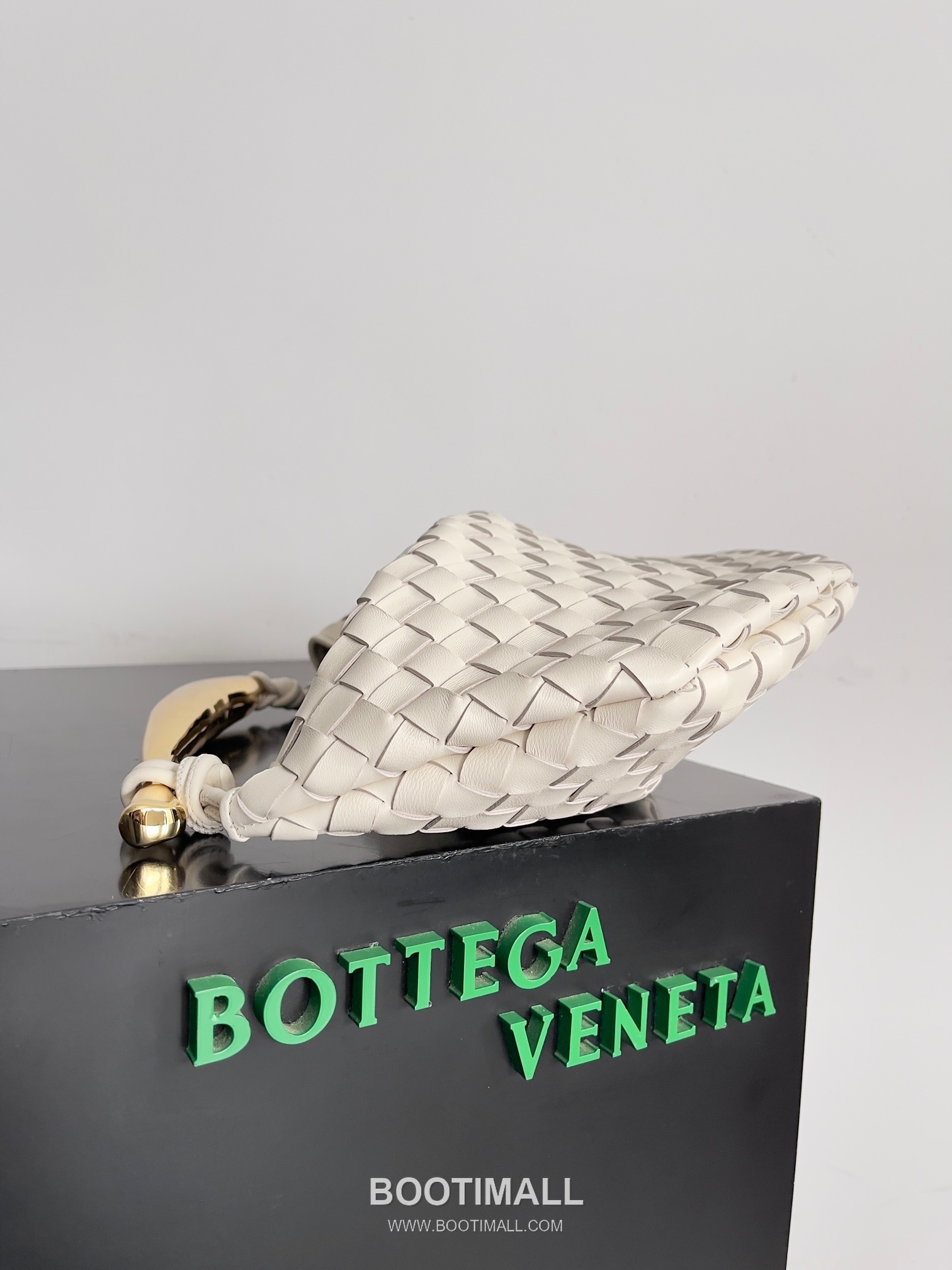 Bottega Veneta Sardine Intrecciato Nappa Leather Top Handle Bag 보테가베네타 사르딘 인트레치아토 나파 탑핸들백 36cm 4