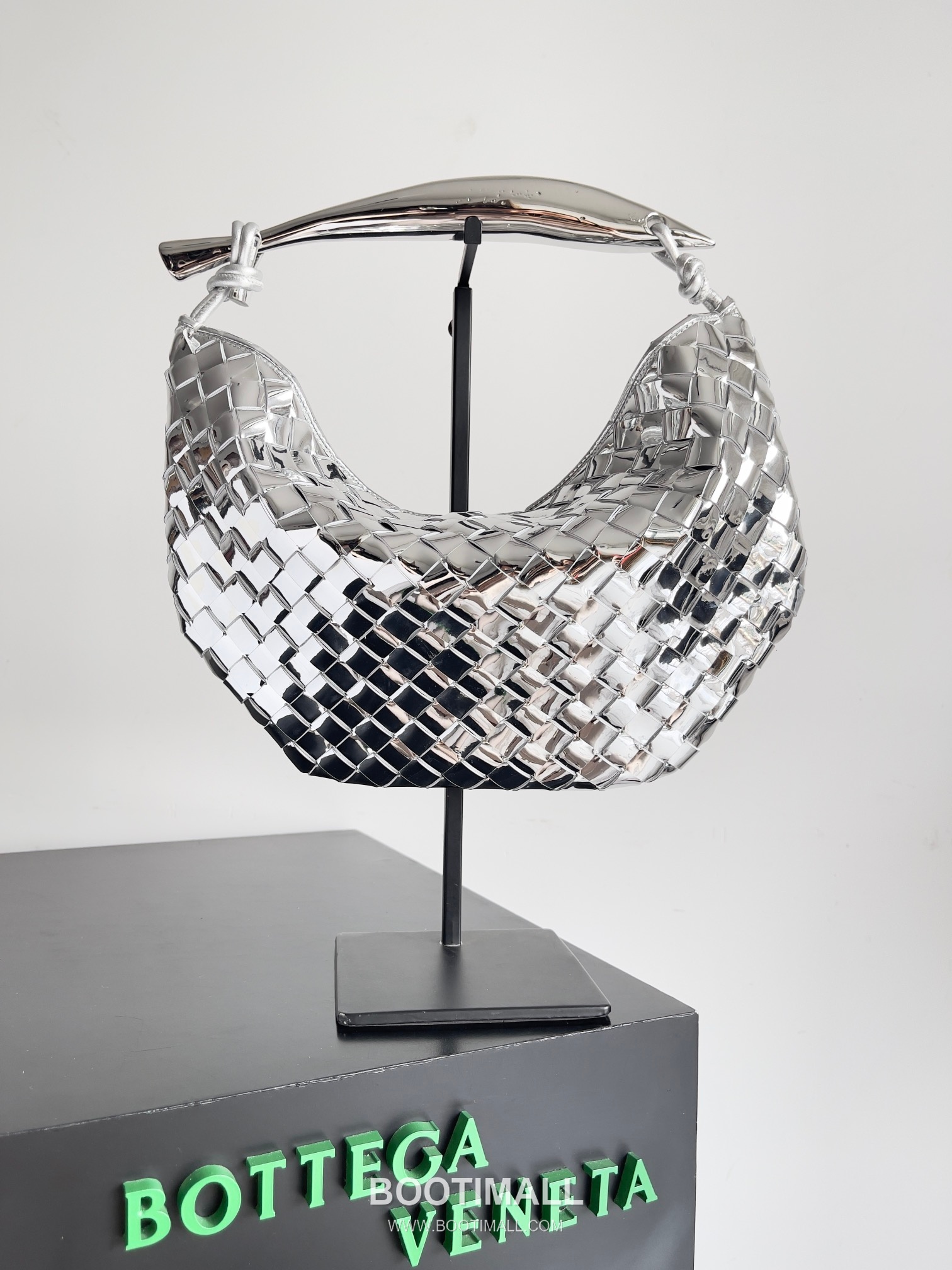 Bottega Veneta Sardine Intrecciato Nappa Leather Top Handle Bag 보테가베네타 사르딘 인트레치아토 나파 탑핸들백 36cm 1