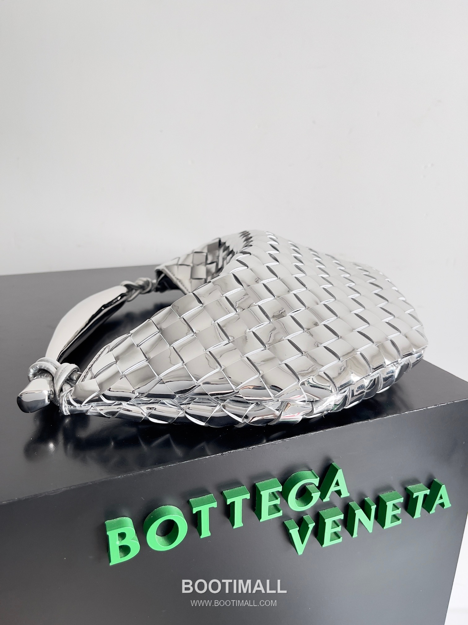 Bottega Veneta Sardine Intrecciato Nappa Leather Top Handle Bag 보테가베네타 사르딘 인트레치아토 나파 탑핸들백 36cm 4