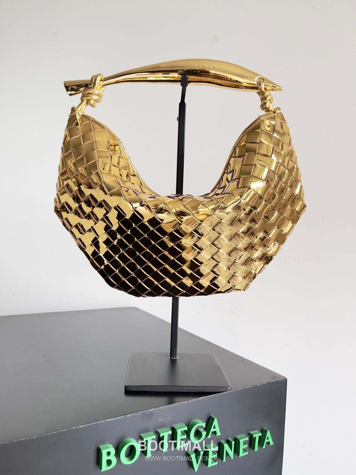 Bottega Veneta Sardine Intrecciato Nappa Leather Top Handle Bag 보테가베네타 사르딘 인트레치아토 나파 탑핸들백 36cm 1