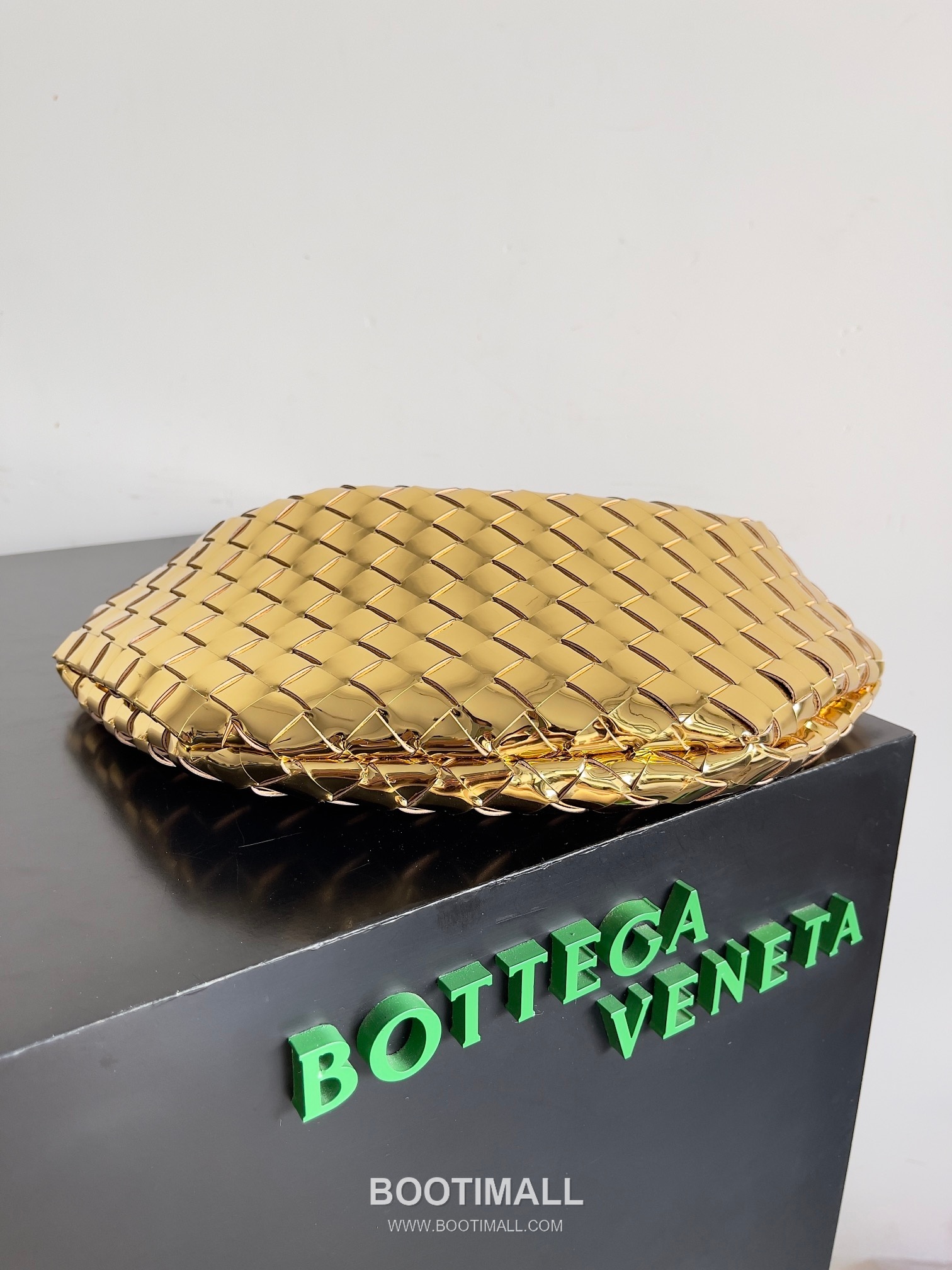 Bottega Veneta Sardine Intrecciato Nappa Leather Top Handle Bag 보테가베네타 사르딘 인트레치아토 나파 탑핸들백 36cm 3