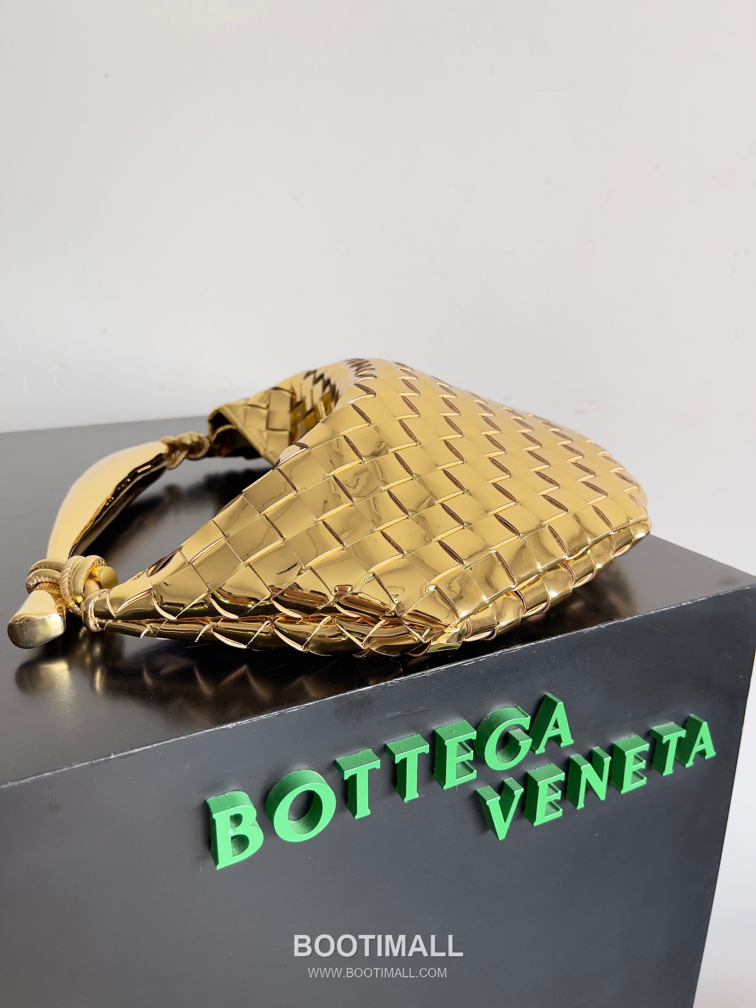 Bottega Veneta Sardine Intrecciato Nappa Leather Top Handle Bag 보테가베네타 사르딘 인트레치아토 나파 탑핸들백 36cm 4