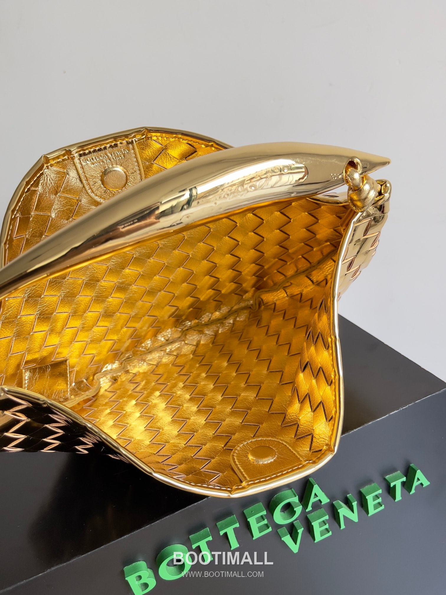 Bottega Veneta Sardine Intrecciato Nappa Leather Top Handle Bag 보테가베네타 사르딘 인트레치아토 나파 탑핸들백 36cm 7