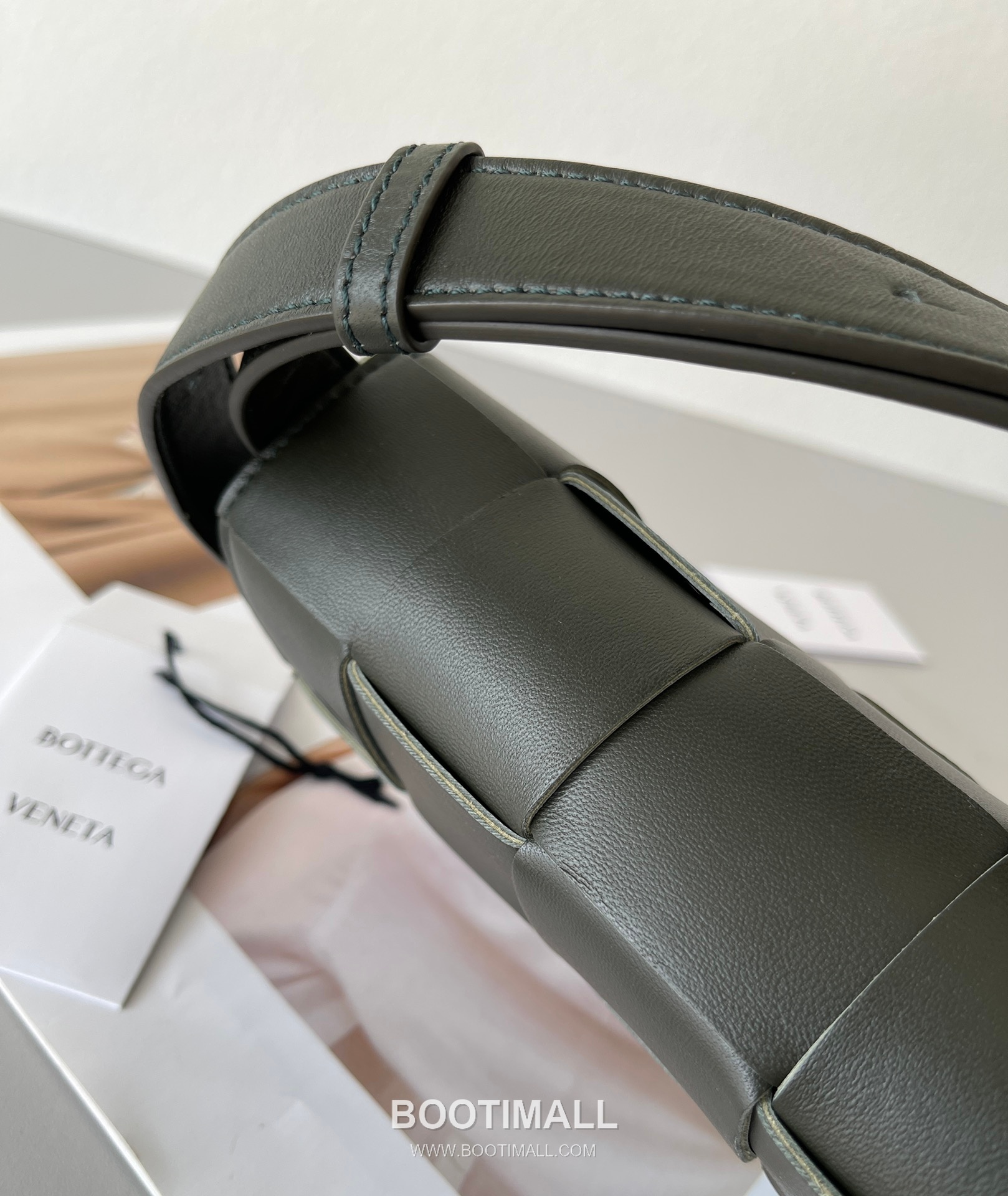 Bottega Veneta Cassette Intrecciato Nappa Leather Crossbody Bag 보테가베네타 카세트 인트레치아토 나파 크로스백 23cm 7