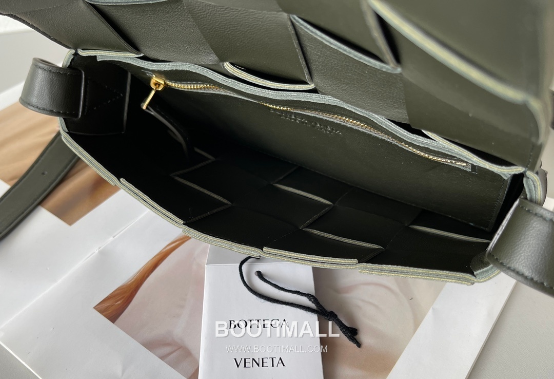 Bottega Veneta Cassette Intrecciato Nappa Leather Crossbody Bag 보테가베네타 카세트 인트레치아토 나파 크로스백 23cm 8