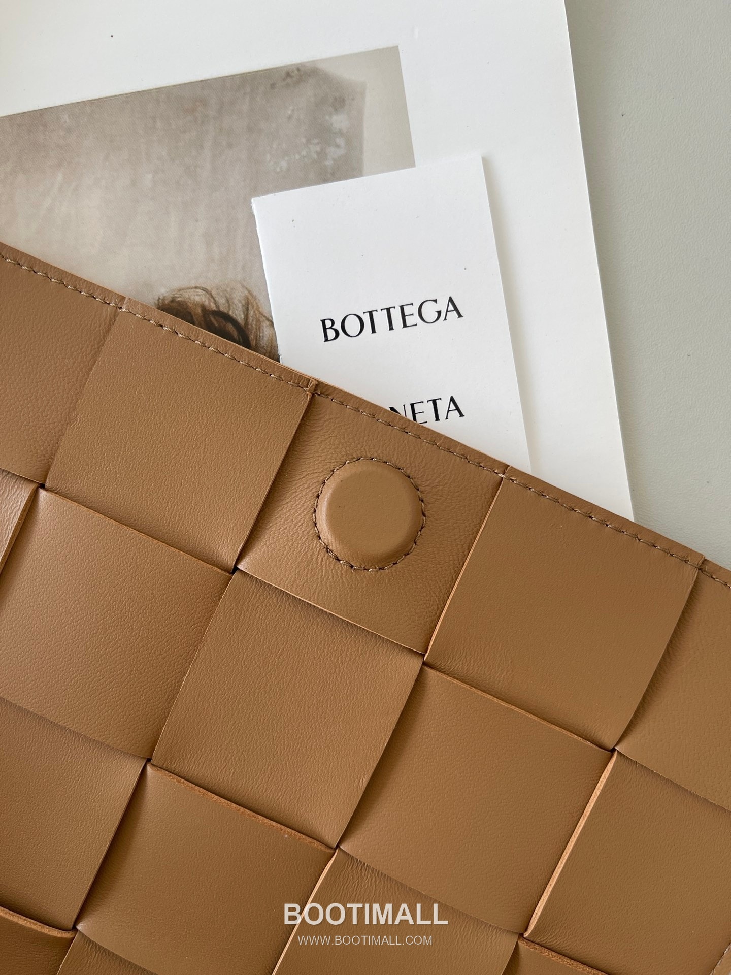 Bottega Veneta Cassette Intrecciato Nappa Leather Crossbody Bag 보테가베네타 카세트 인트레치아토 나파 크로스백 23cm 5