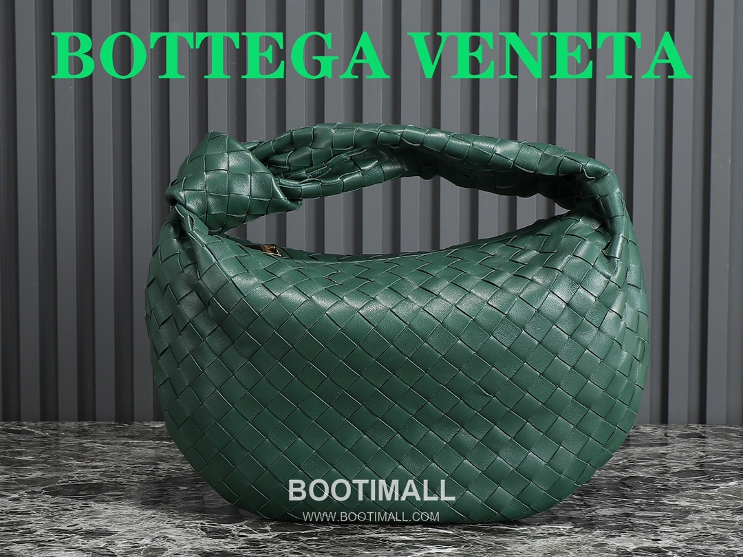 Bottega Veneta Jodie Intrecciato Nappa Leather Hobo Bag 보테가베네타 조디 인트레치아토 나파 호보백 36cm 1