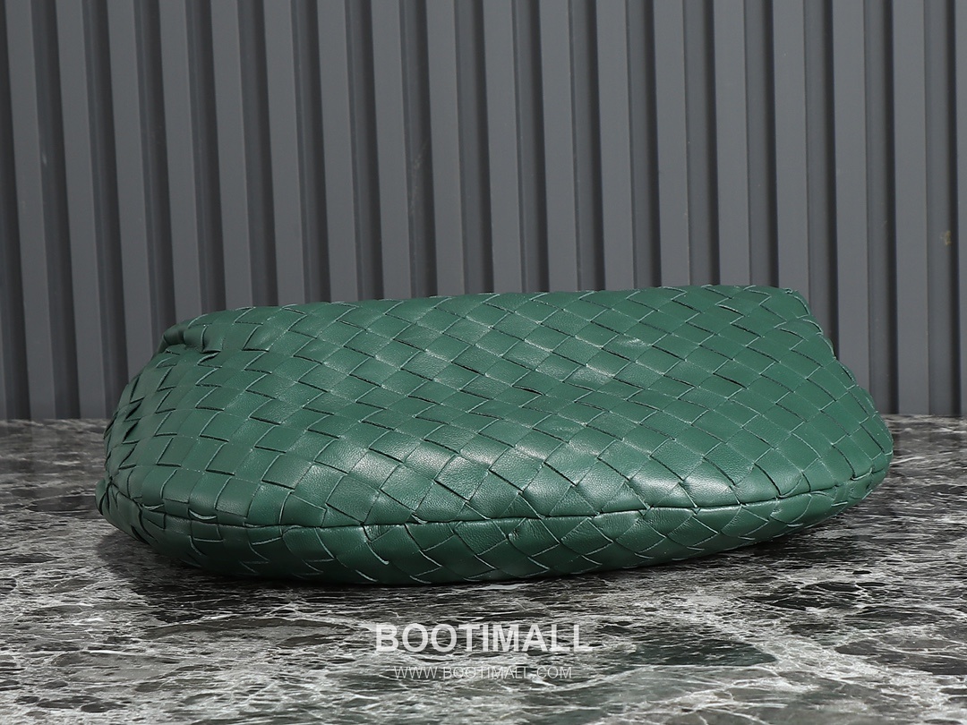 Bottega Veneta Jodie Intrecciato Nappa Leather Hobo Bag 보테가베네타 조디 인트레치아토 나파 호보백 36cm 3