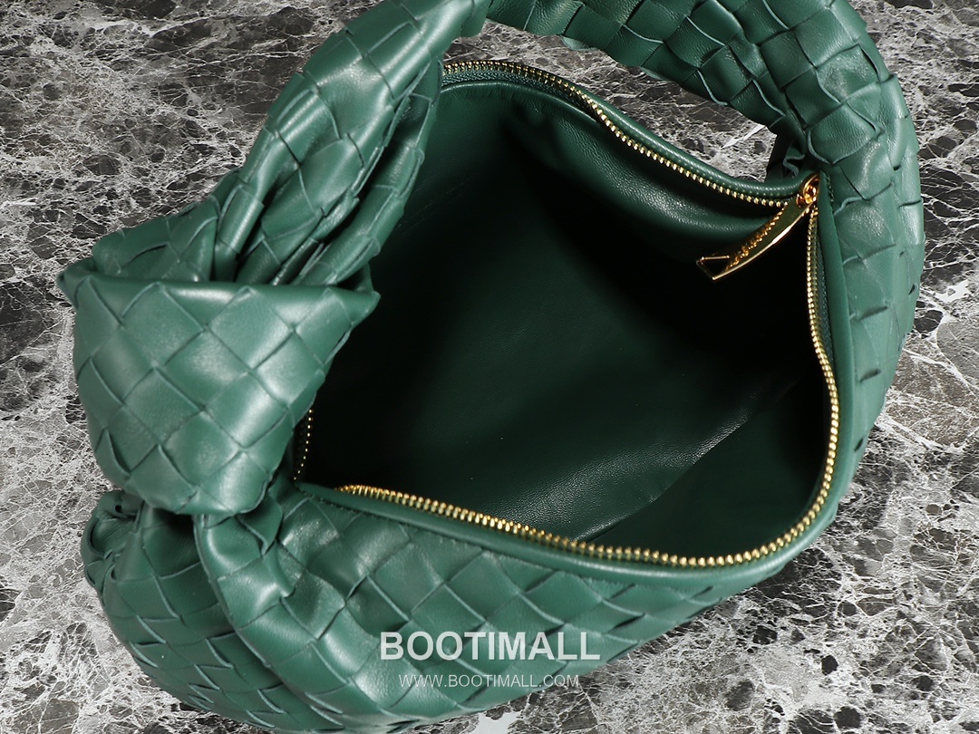 Bottega Veneta Jodie Intrecciato Nappa Leather Hobo Bag 보테가베네타 조디 인트레치아토 나파 호보백 36cm 7