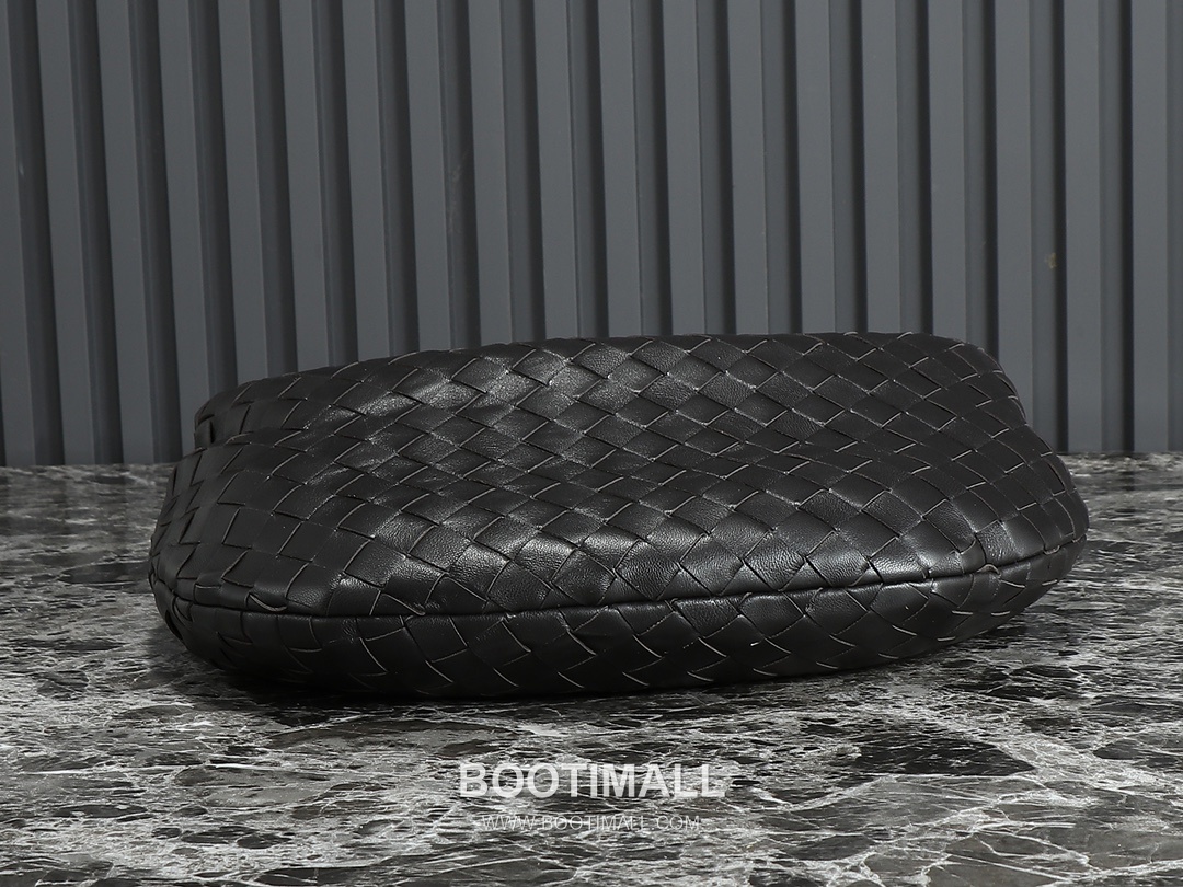 Bottega Veneta Jodie Intrecciato Nappa Leather Hobo Bag 보테가베네타 조디 인트레치아토 나파 호보백 36cm 3