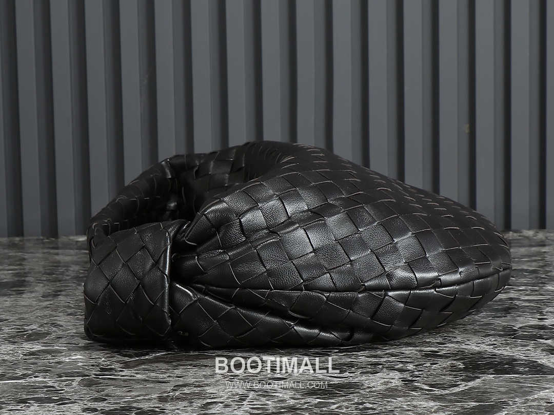 Bottega Veneta Jodie Intrecciato Nappa Leather Hobo Bag 보테가베네타 조디 인트레치아토 나파 호보백 36cm 4