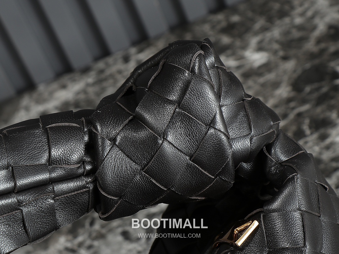 Bottega Veneta Jodie Intrecciato Nappa Leather Hobo Bag 보테가베네타 조디 인트레치아토 나파 호보백 36cm 5