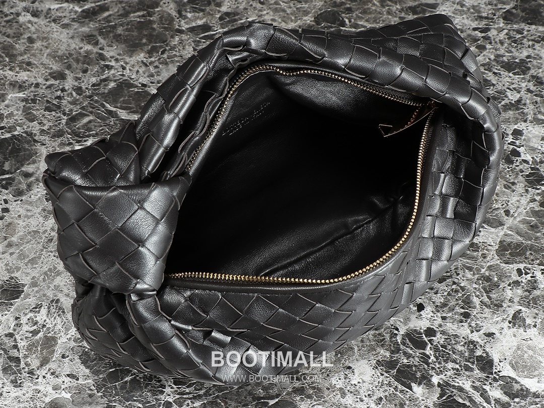 Bottega Veneta Jodie Intrecciato Nappa Leather Hobo Bag 보테가베네타 조디 인트레치아토 나파 호보백 36cm 7