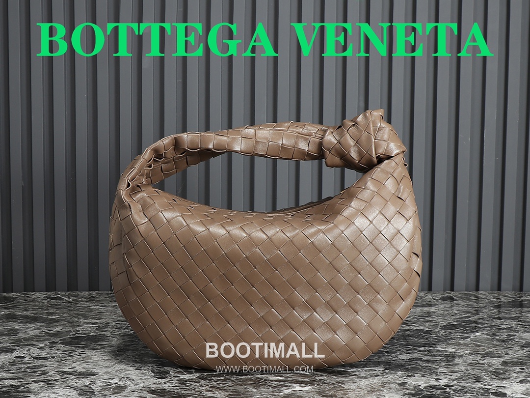 Bottega Veneta Jodie Intrecciato Nappa Leather Hobo Bag 보테가베네타 조디 인트레치아토 나파 호보백 36cm 1